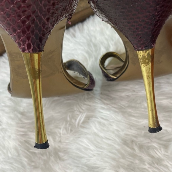 Guess gold colored maroon snakeskin buckle open toe stilettos heels 8 - Picture 6 of 9